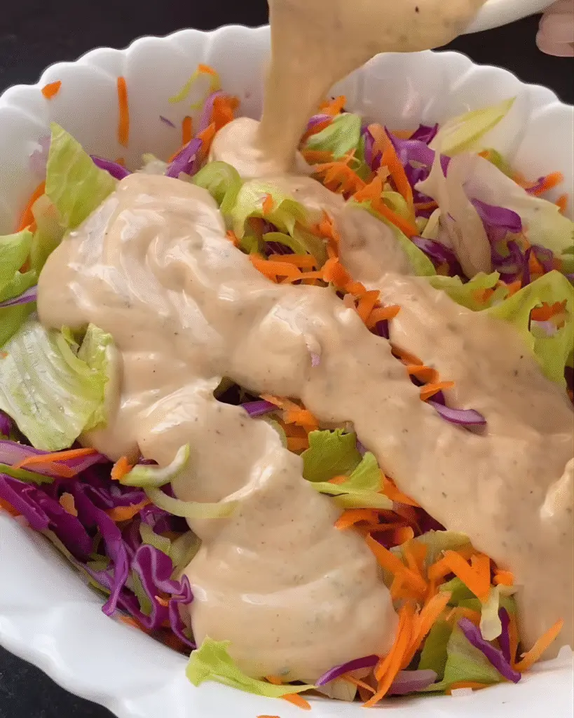 Salada fresca com molho